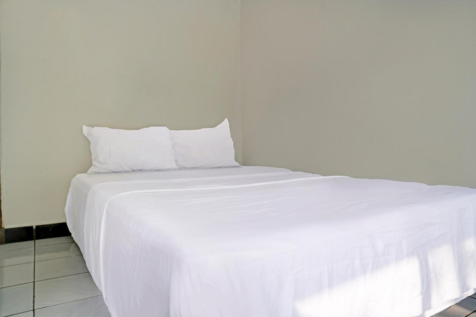 Spot On 92856 Home Stay Syariah Aom Kusman Sukabumi Zewnętrze zdjęcie