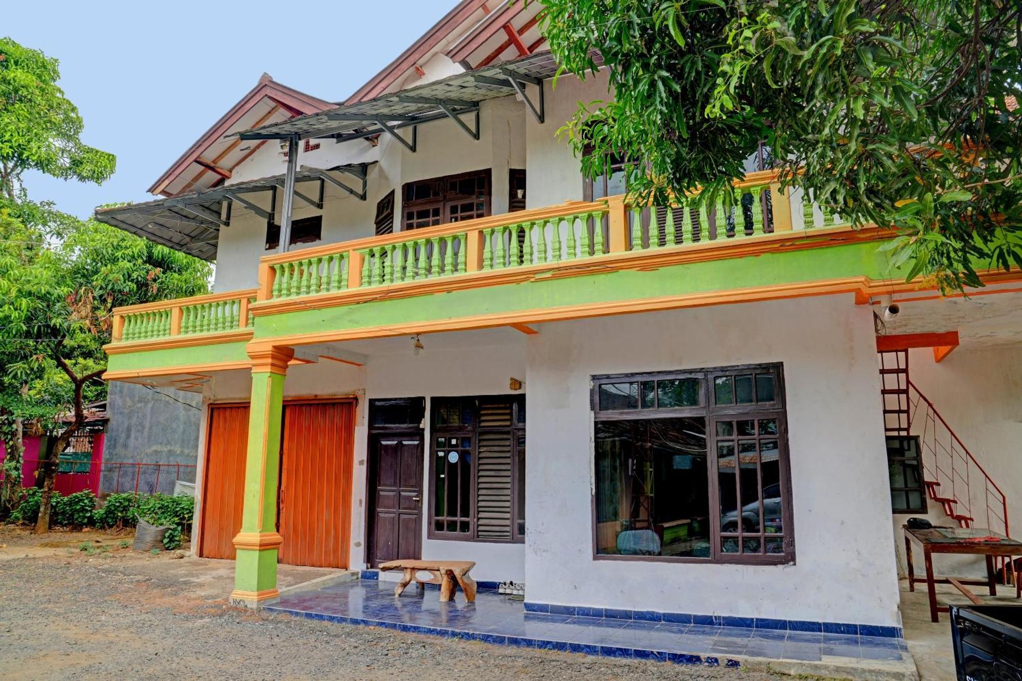 Spot On 92856 Home Stay Syariah Aom Kusman Sukabumi Zewnętrze zdjęcie