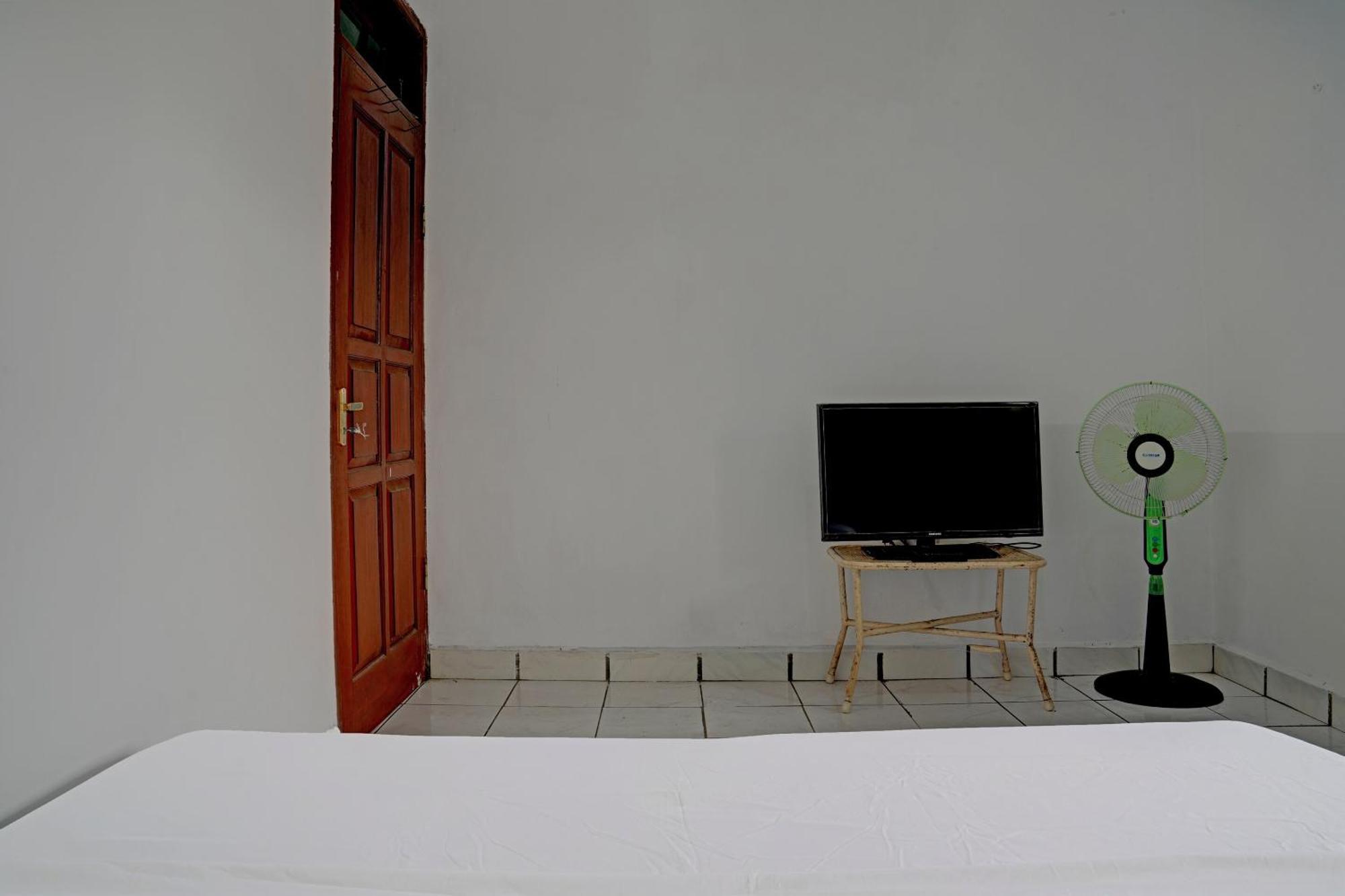 Spot On 92856 Home Stay Syariah Aom Kusman Sukabumi Zewnętrze zdjęcie