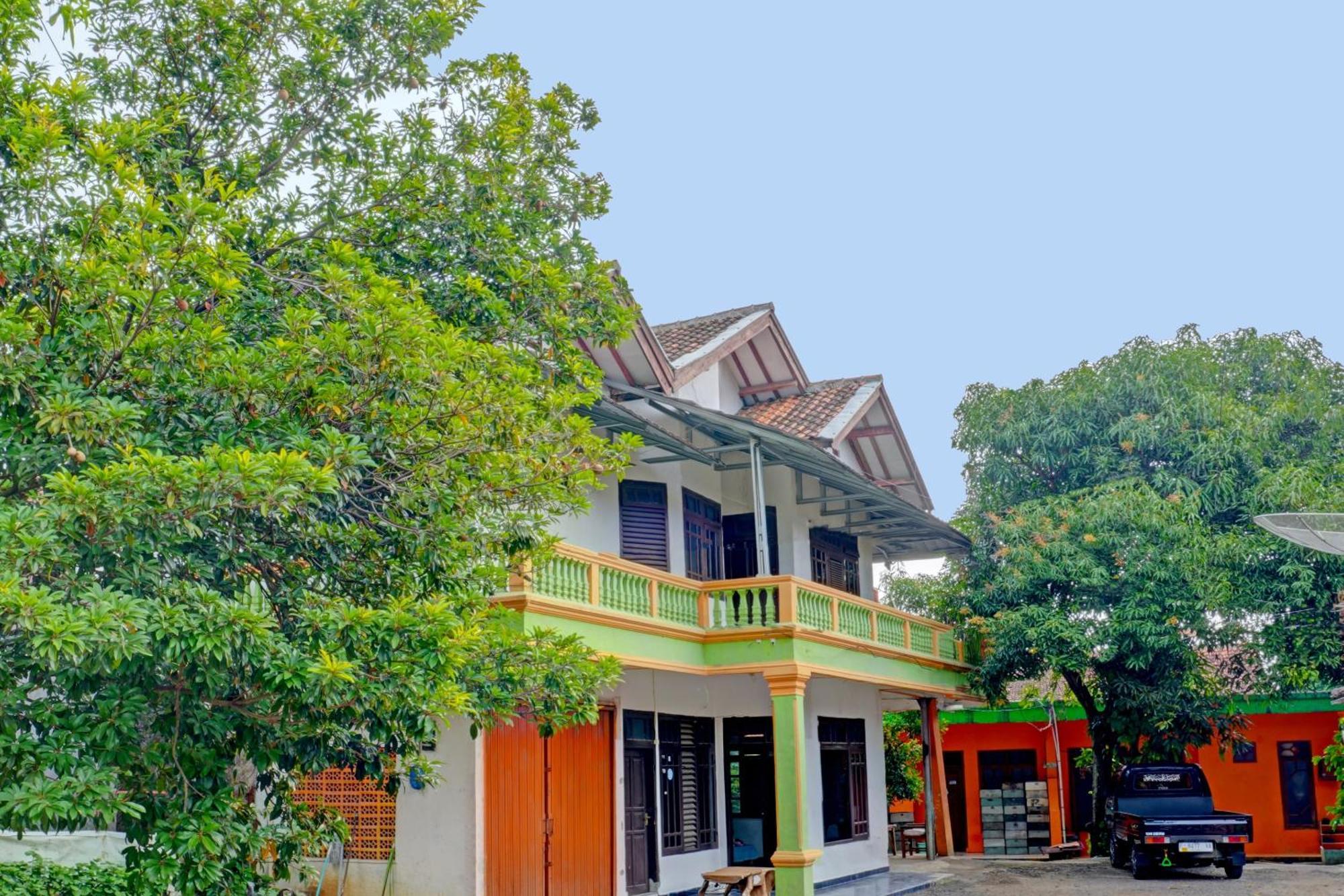 Spot On 92856 Home Stay Syariah Aom Kusman Sukabumi Zewnętrze zdjęcie